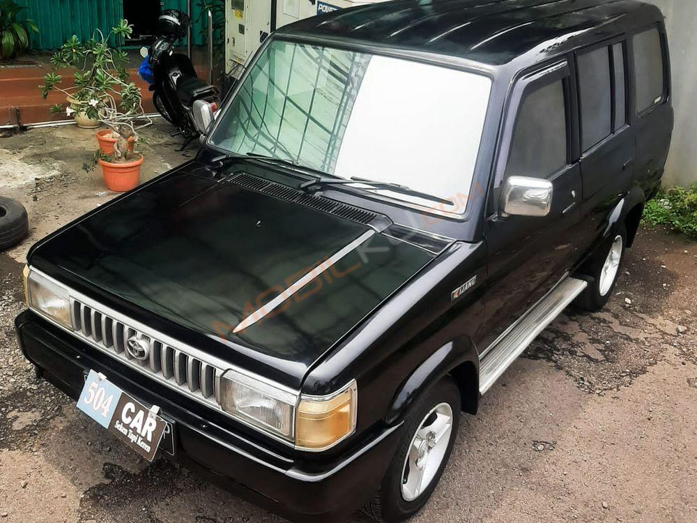 Mobil Toyota Kijang 1996