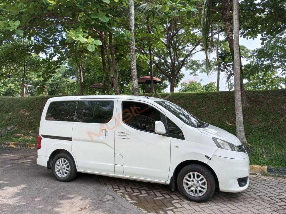 Mobil Nissan Evalia 2013