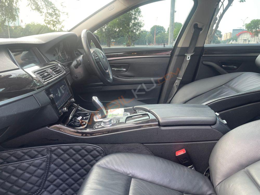 Mobil BMW 5 Series 2013