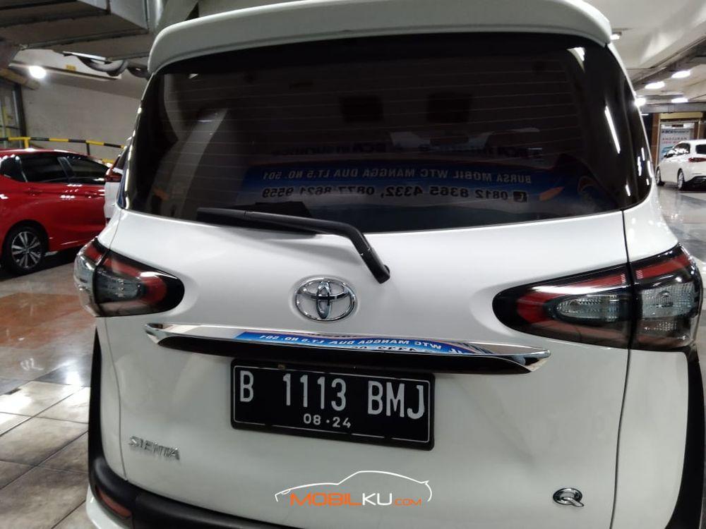 Mobil Toyota Sienta 2019