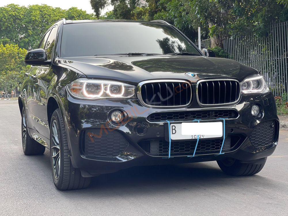 Mobil BMW X5 2015