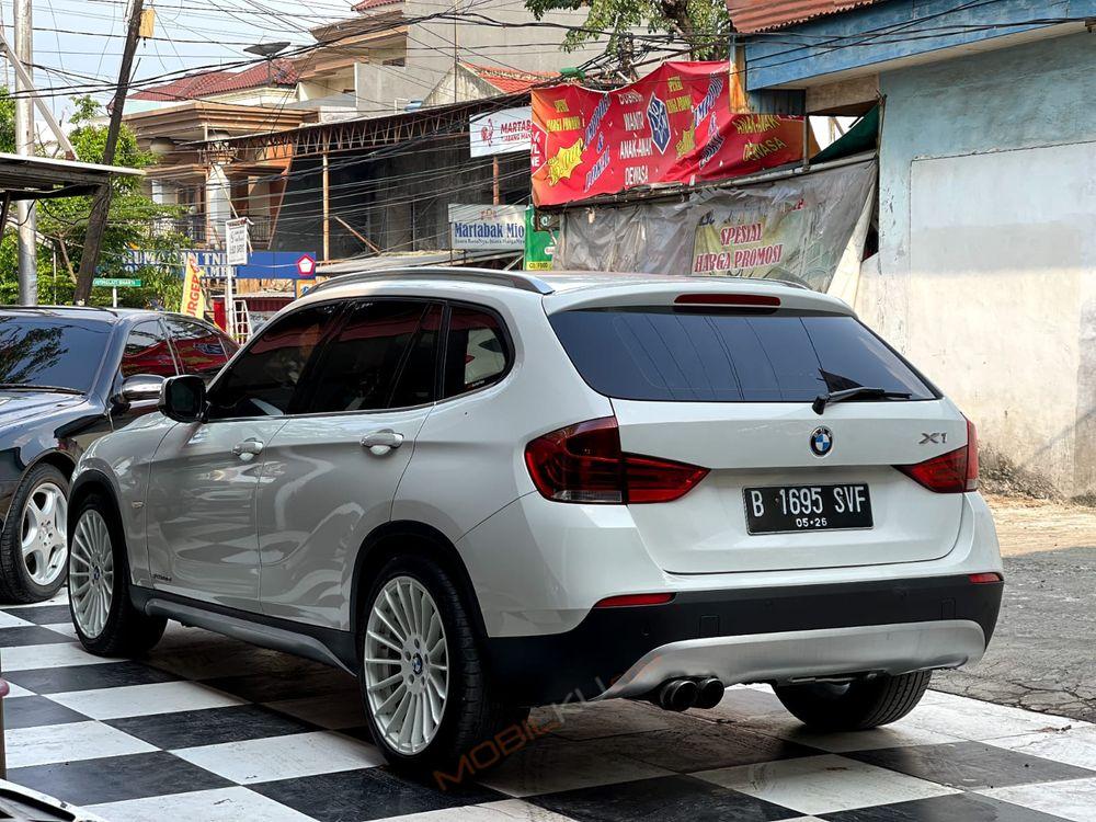 Mobil BMW X1 2012