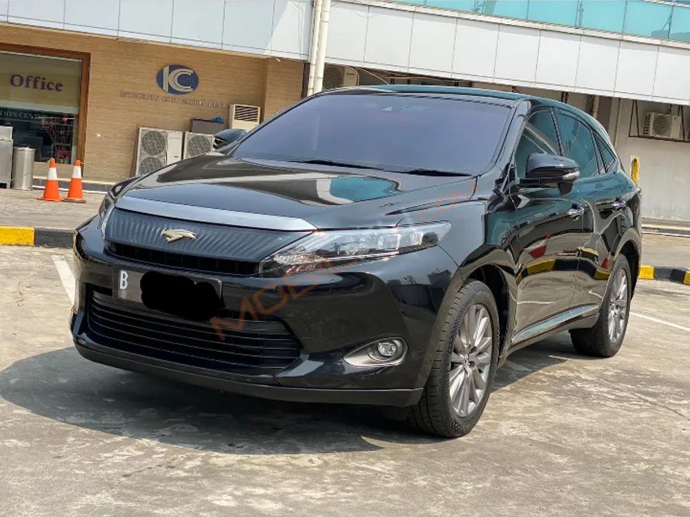 Mobil Toyota Harrier 2015