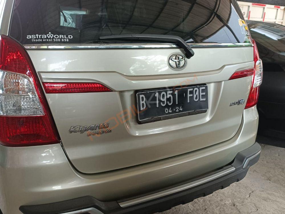 Mobil Toyota Kijang Innova 2014