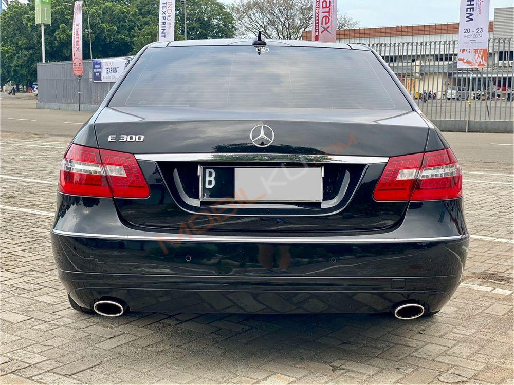 Mobil Mercedes-Benz E-Class 2011
