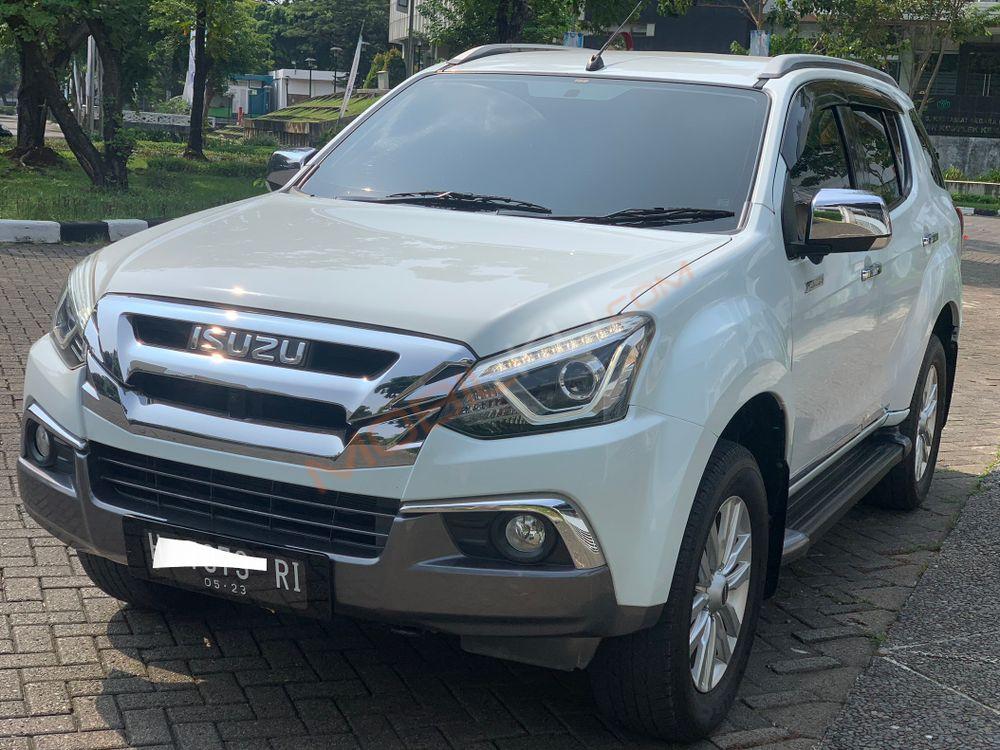 Mobil Isuzu MU-X 2017