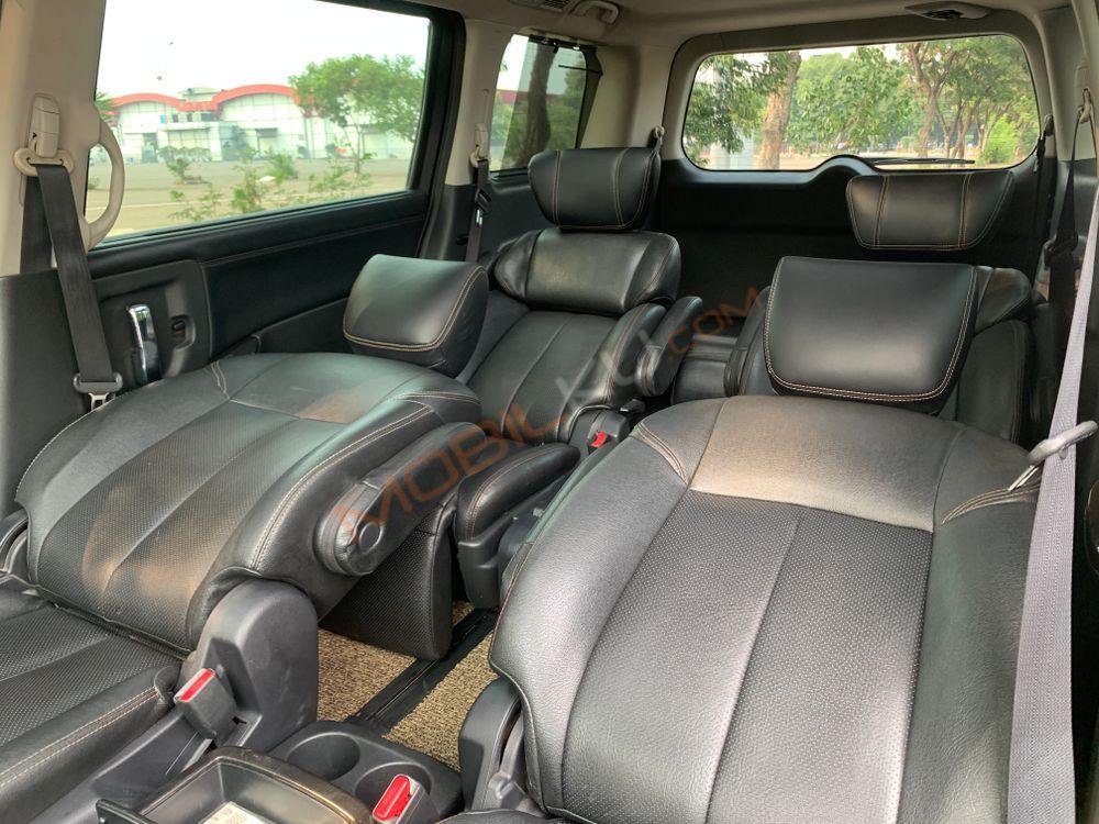 Mobil Nissan Elgrand 2013