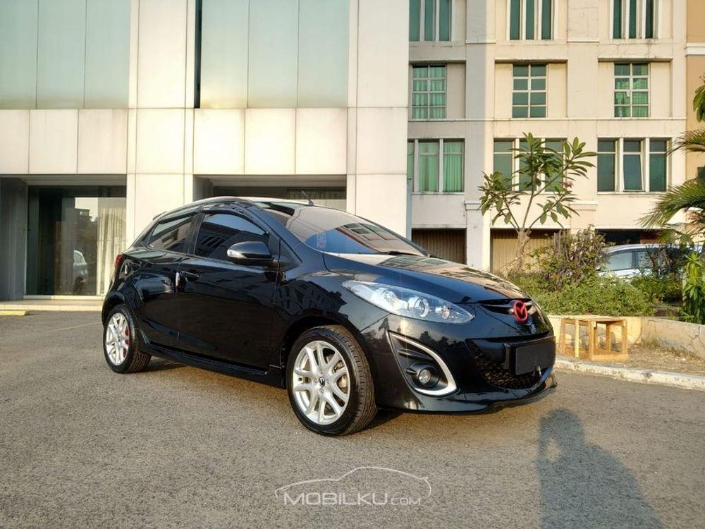 Mobil Mazda 2 Hatchback 2013