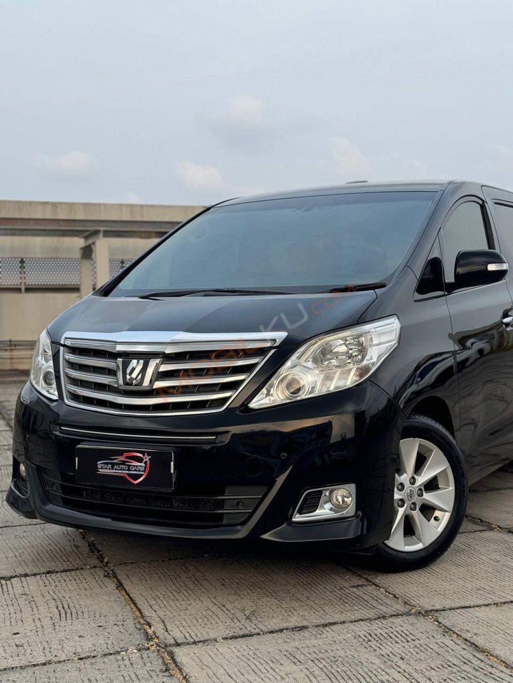 Mobil Toyota Alphard 2014