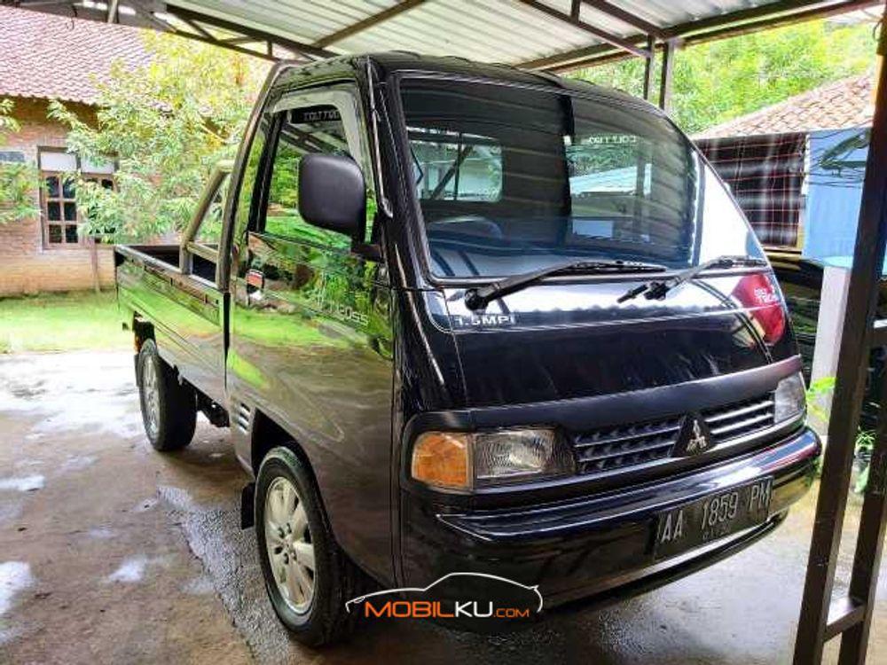 Mobil Mitsubishi Colt 2018