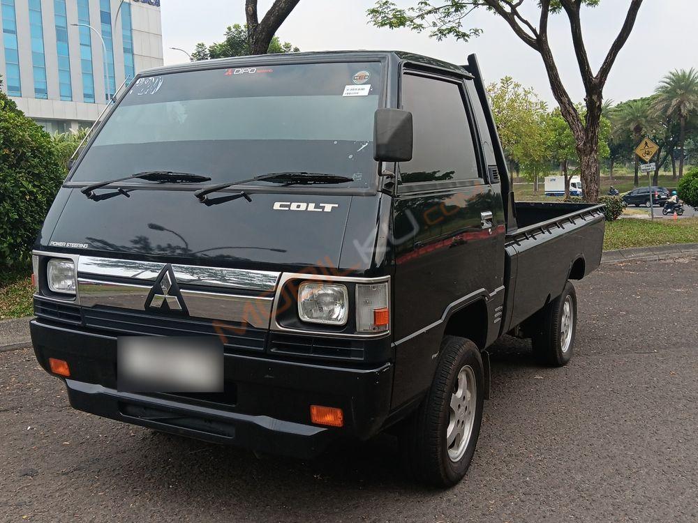 Mobil Mitsubishi L300 2022