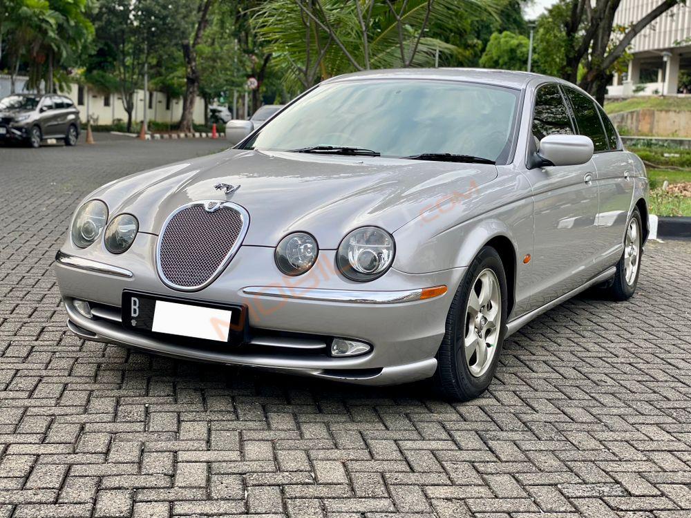 Mobil Jaguar S-Type 2001