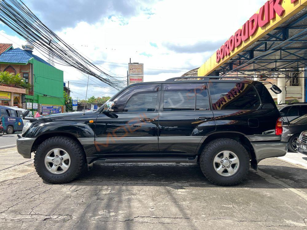 Mobil Toyota Land Cruiser 2000