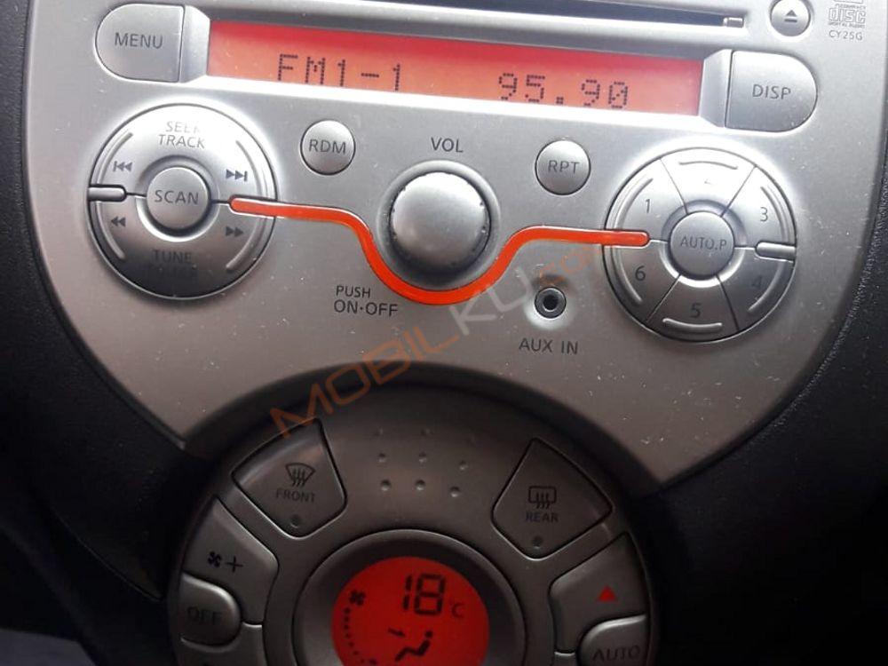Mobil Nissan March 2012