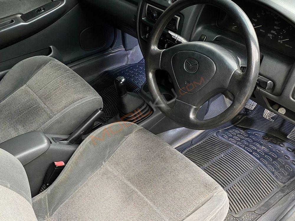 Mobil Mazda Familia 1997