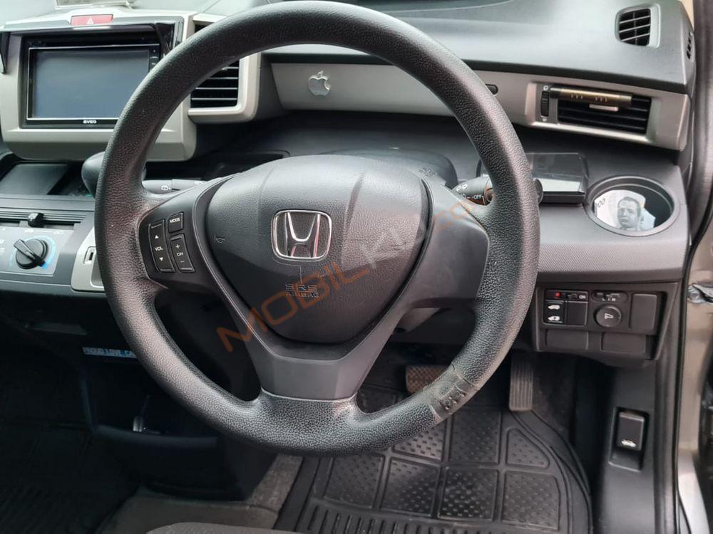 Mobil Honda Freed 2014