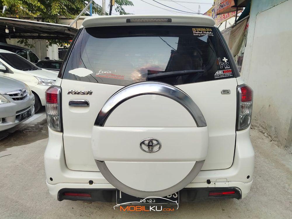 Mobil Toyota Rush 2013