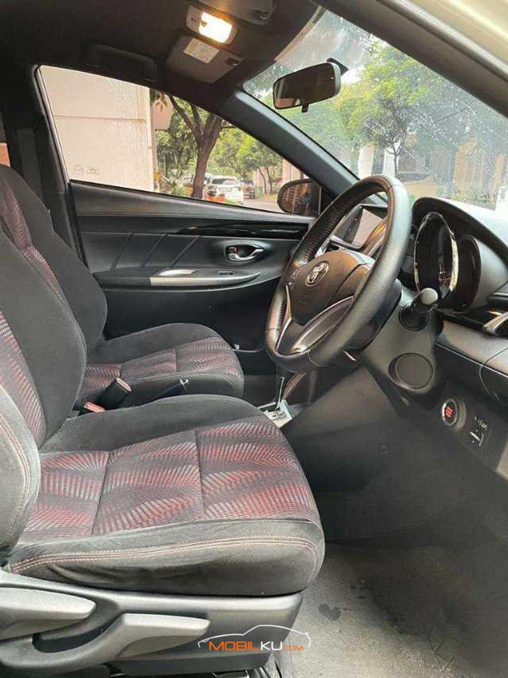 Mobil Toyota Yaris 2017