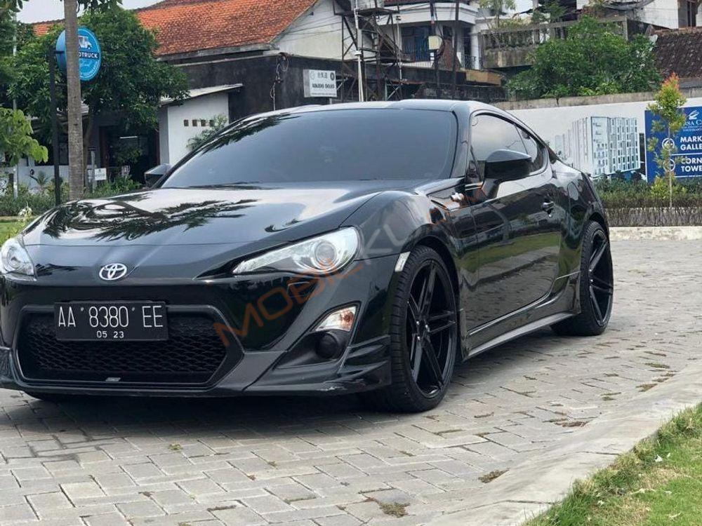 Mobil Toyota 86 2012