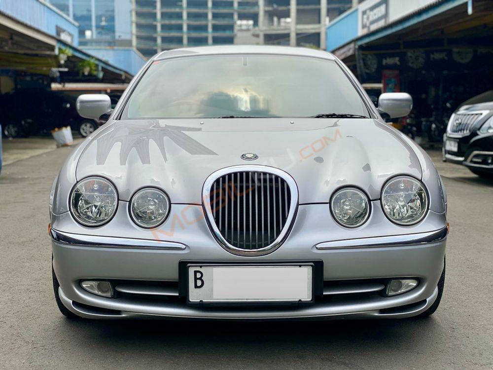 Mobil Jaguar S-Type 2001