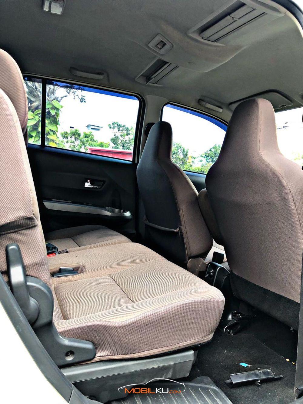 Mobil Toyota Calya 2018