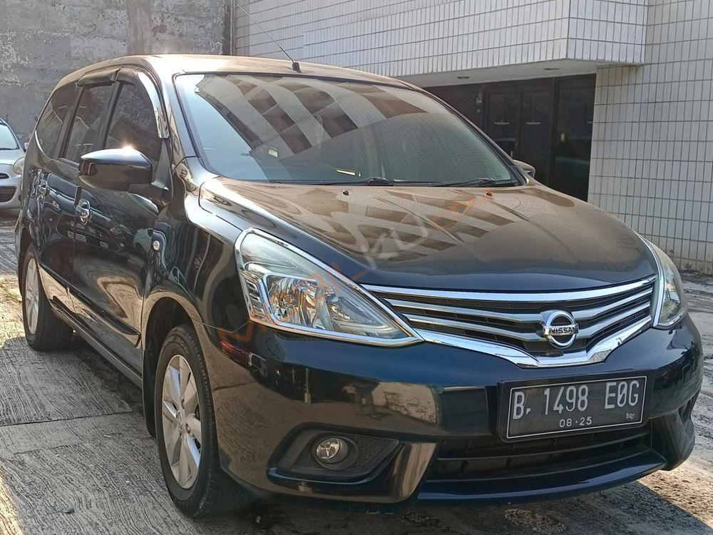 Mobil Nissan Livina 2015