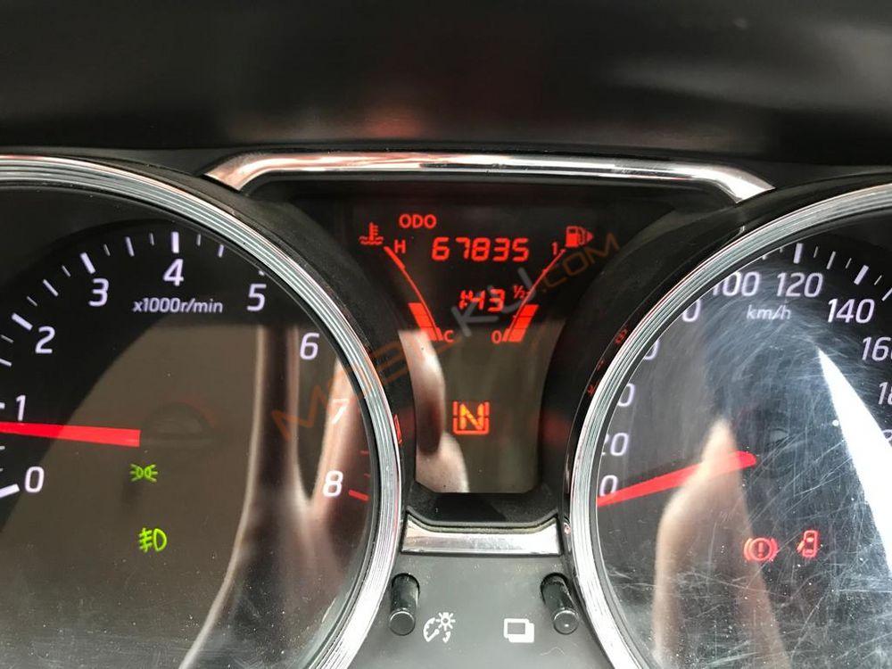 Mobil Nissan Grand Livina 2017