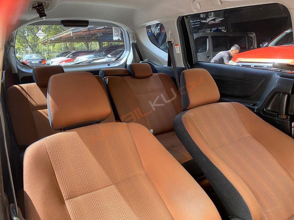 Mobil Toyota Sienta 2019