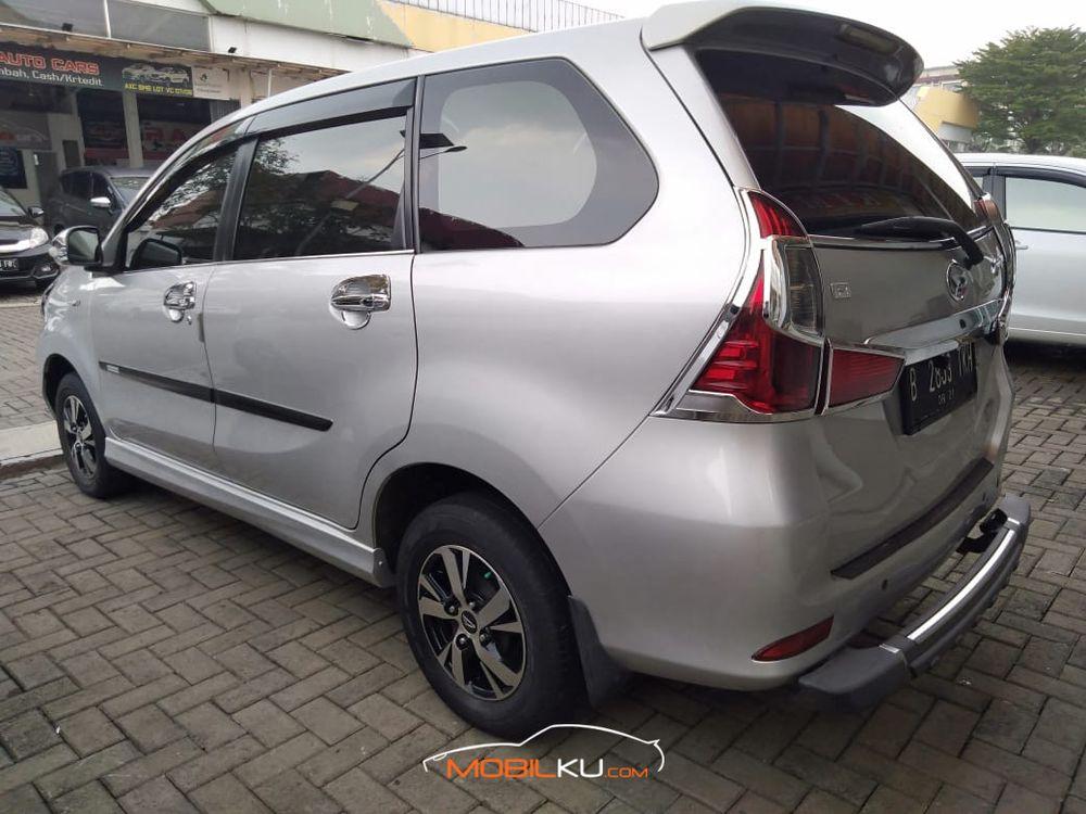 Mobil Daihatsu Xenia 2016