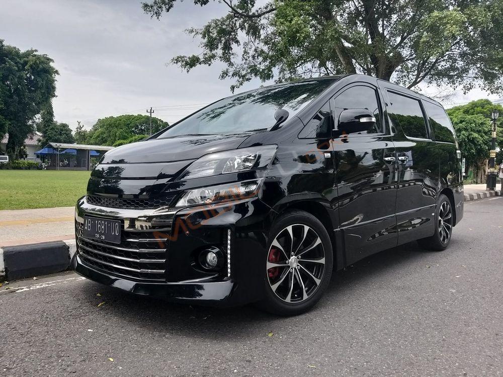 Mobil Toyota Vellfire 2013