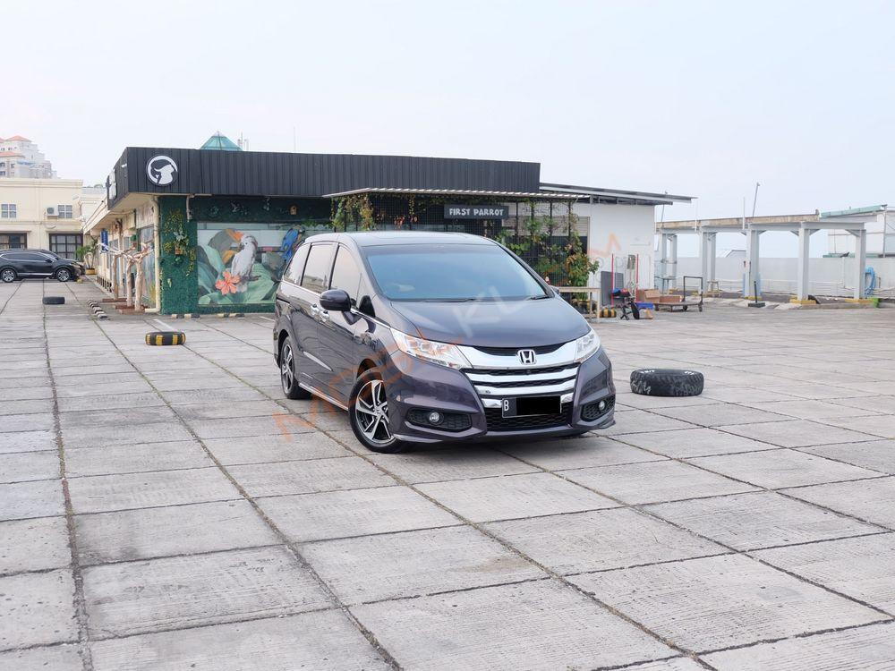 Mobil Honda Odyssey 2014