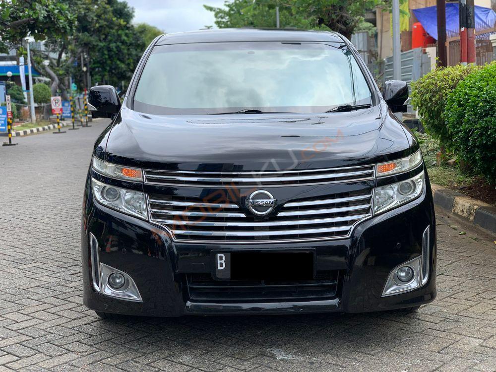 Mobil Nissan Elgrand 2011