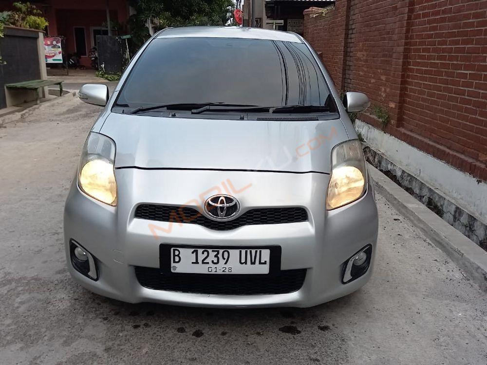 Mobil Toyota Yaris 2012