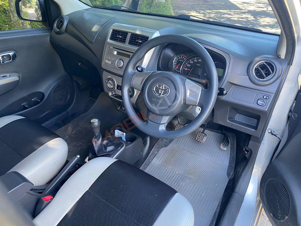 Mobil Toyota Agya 2015