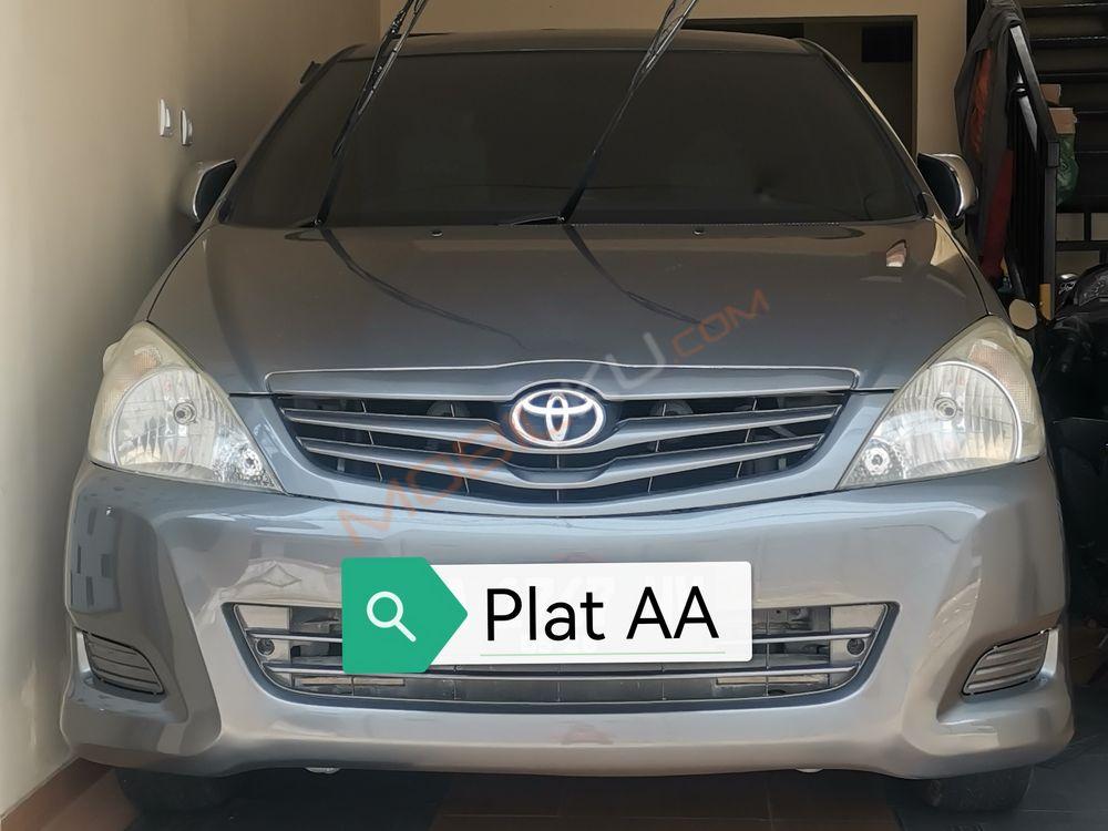 Mobil Toyota Kijang Innova 2009