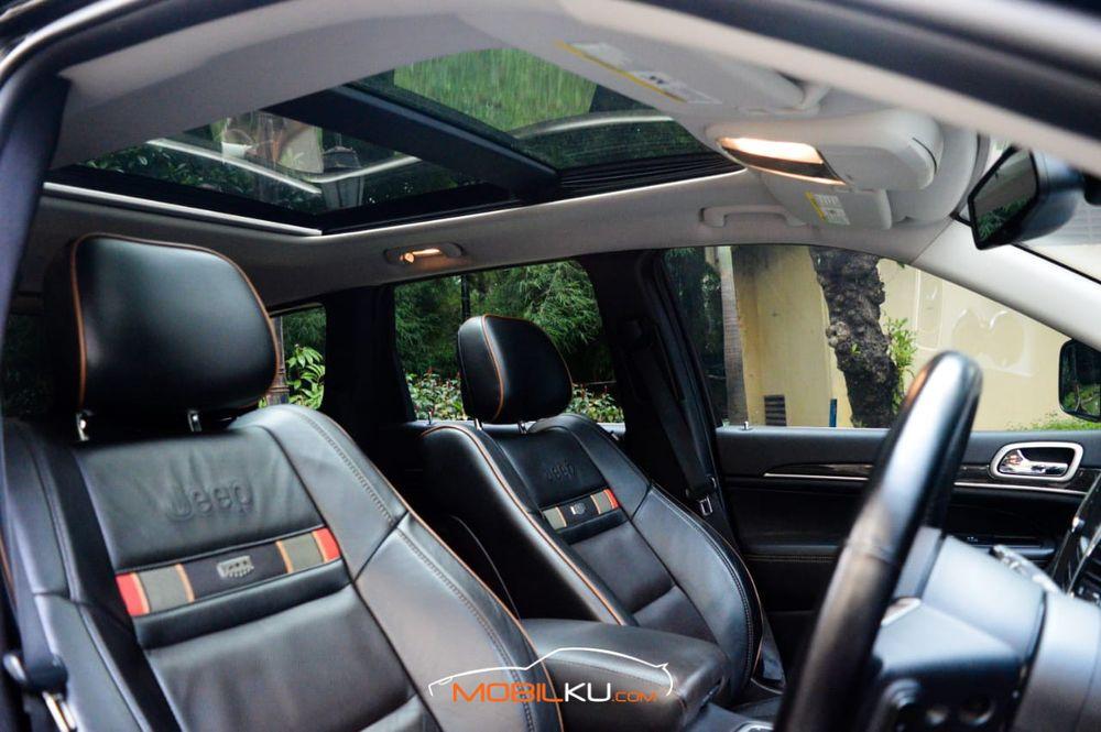 Mobil Jeep Cherokee 2011