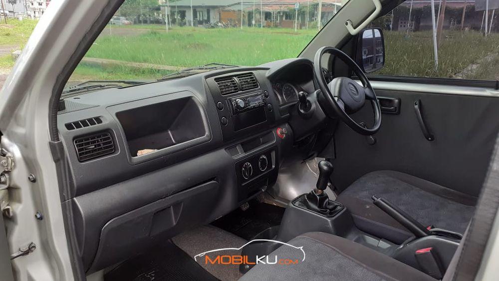 Mobil Suzuki APV 2012