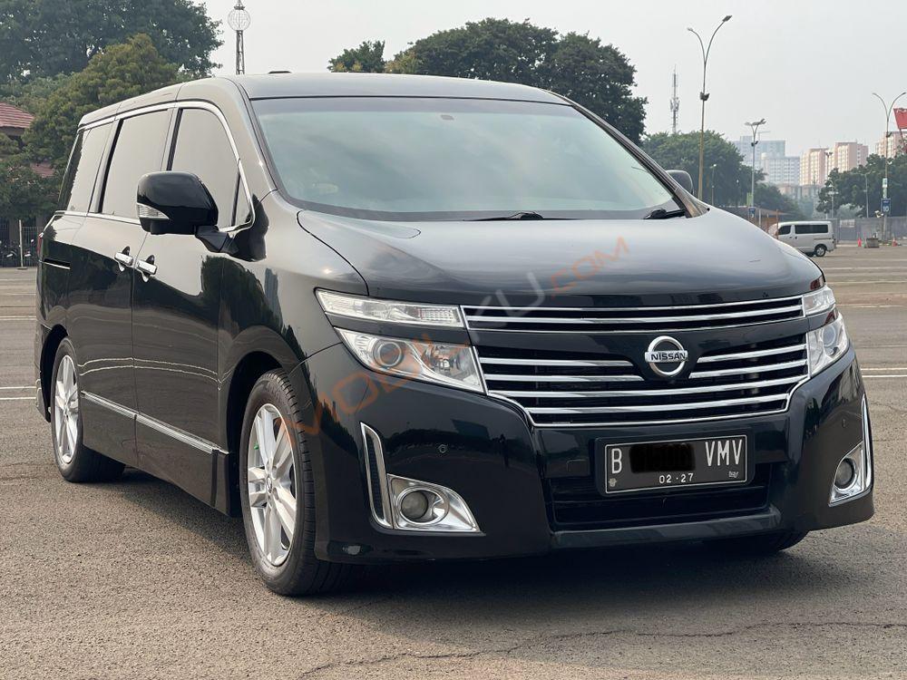 Mobil Nissan Elgrand 2013