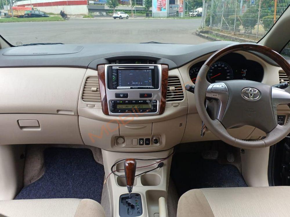 Mobil Toyota Kijang Innova 2015