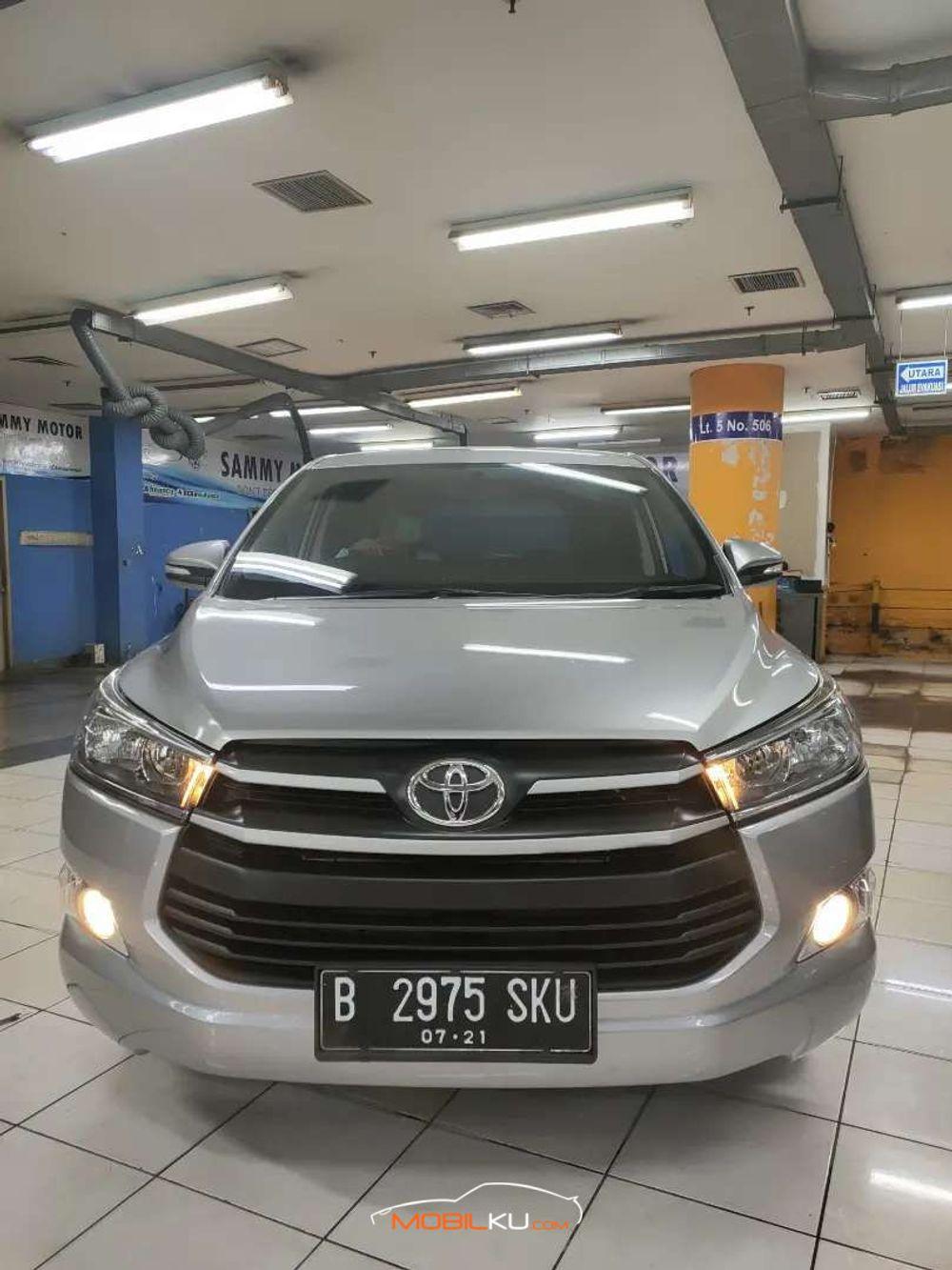 Mobil Toyota Kijang Innova 2016