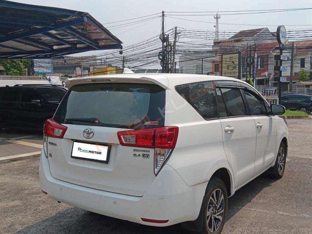 Mobil Toyota Kijang Innova 2021