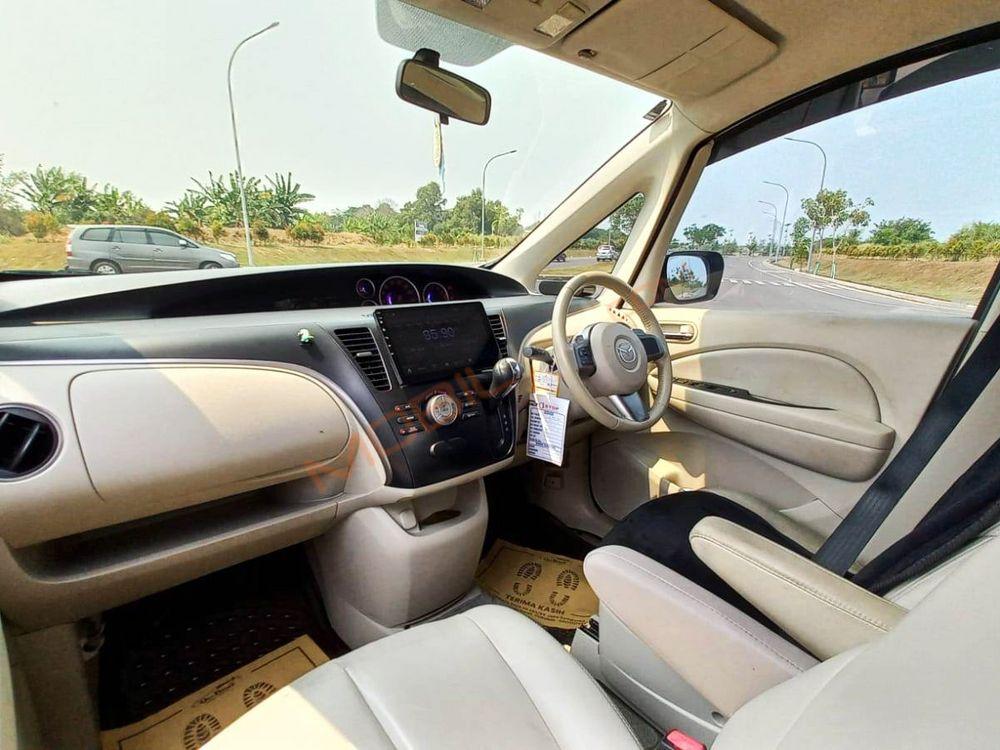 Mobil Mazda Biante 2014