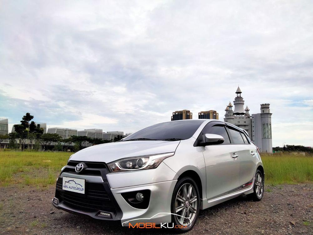 Mobil Toyota Yaris 2016