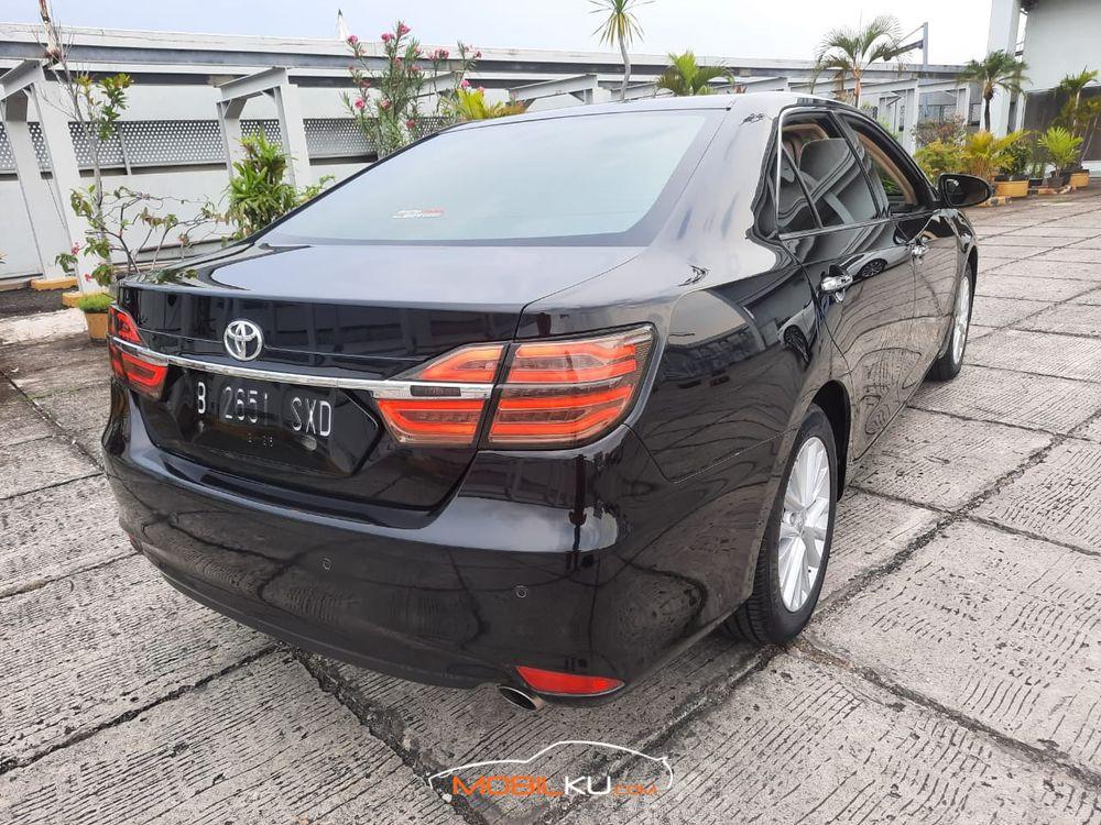 Mobil Toyota Camry 2015