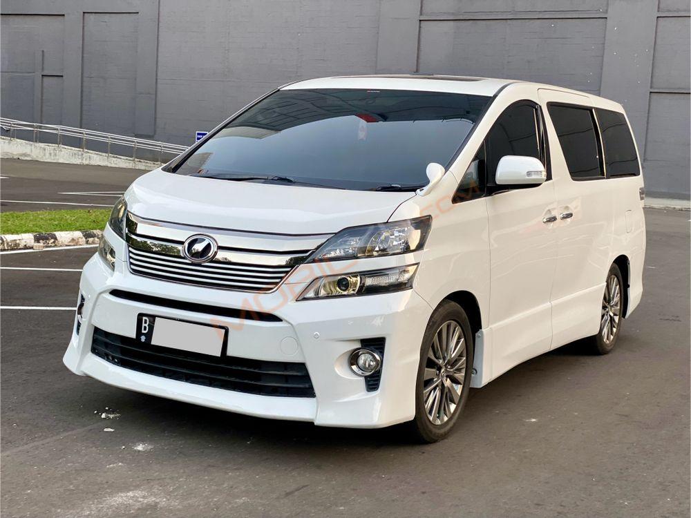 Mobil Toyota Vellfire 2015