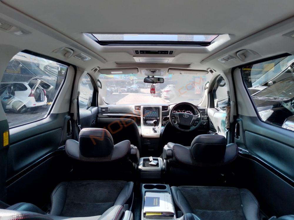 Mobil Toyota Vellfire 2015