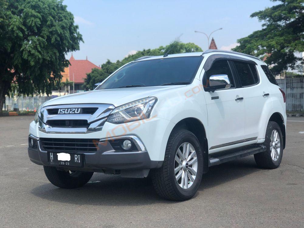 Mobil Isuzu MU-X 2017