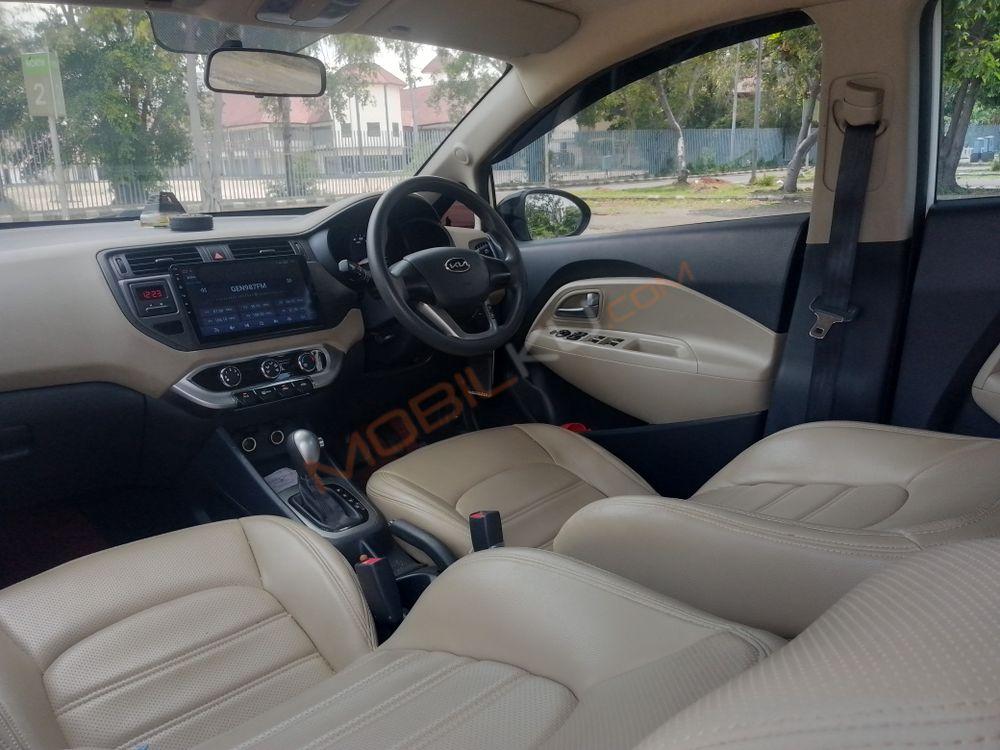 Mobil Kia Rio 2014