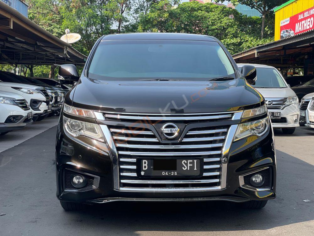 Mobil Nissan Elgrand 2014