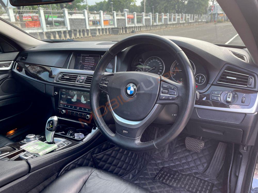 Mobil BMW 5 Series 2013